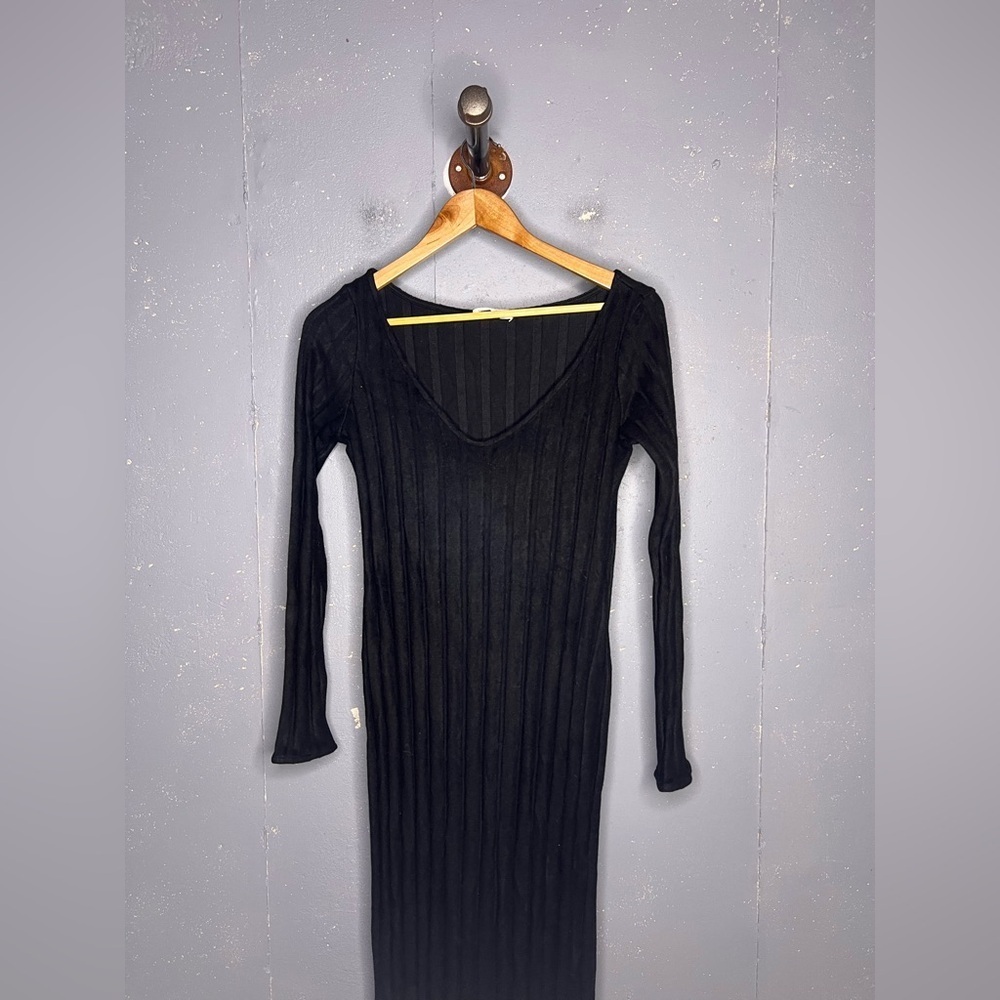 Marcella - Penelope Long Sleeve Rib Maxi Sweater Dress (Medium) - Picture 3 of 10